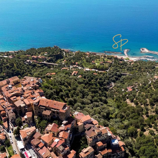 Un caffè a Vietri sul Mare: L’essenza della Costiera Amalfitana in una tazzina di ceramica dal Design unico