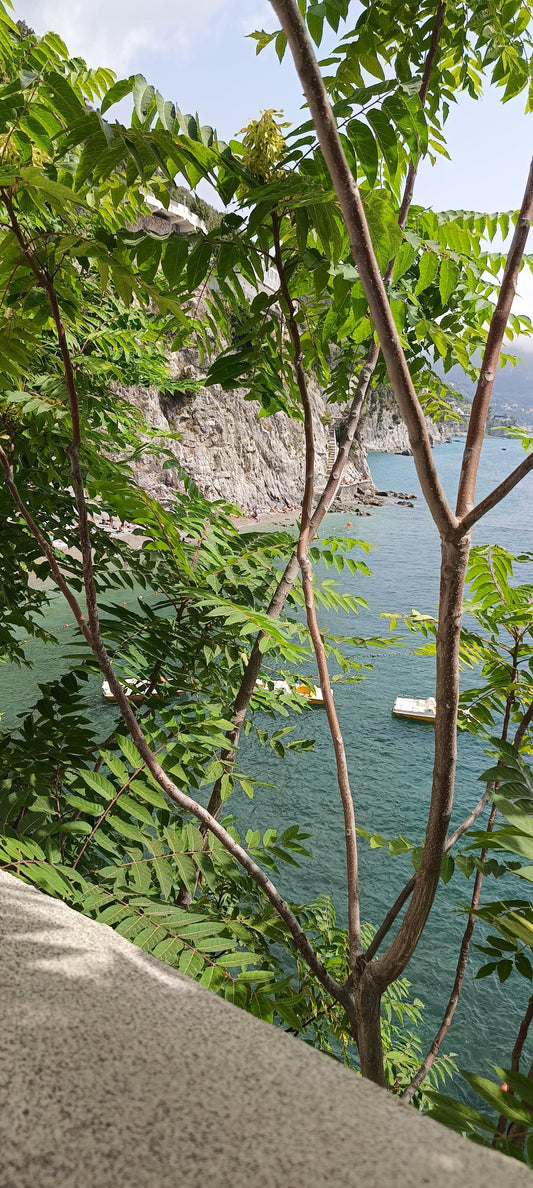 La Spiaggia della Torretta a Cetara: Un angolo di paradiso amato dai Salernitani